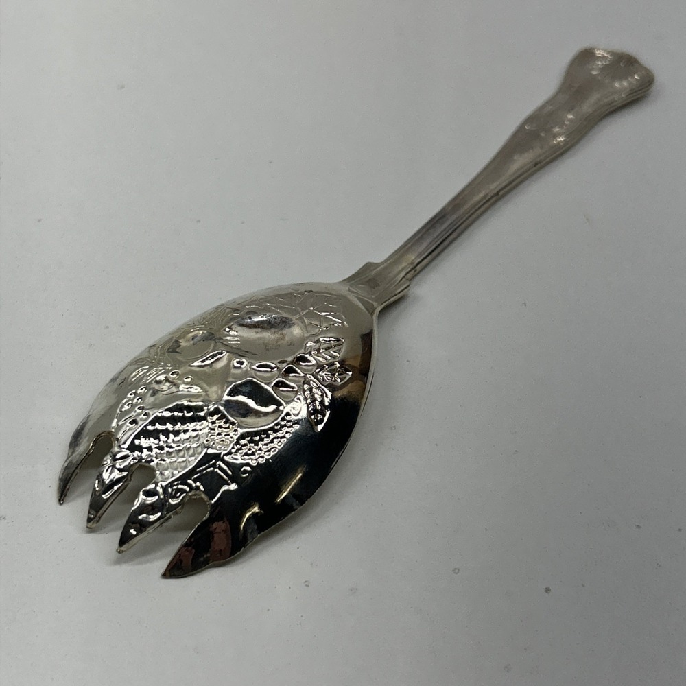 Vintage Silverplate Ornate Berry‎ Spoon Fruit Embossed Bowl Serving - Picture 3 of 8